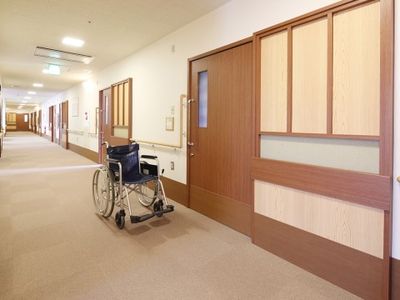 車椅子と廊下の様子