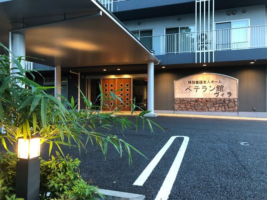 看板のあるエントランス  