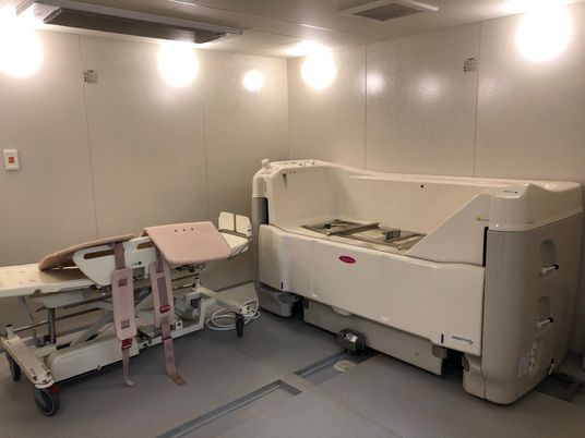 機械浴設備の空間