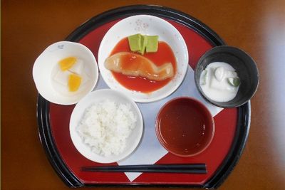 彩り豊かな料理の皿