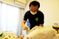 スタッフが介助する居室