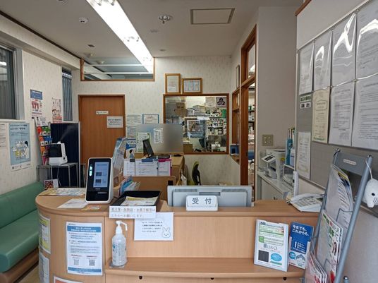 受付カウンターのあるロビー  