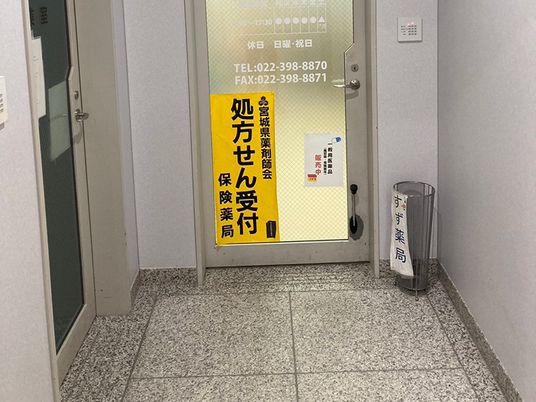 薬局の廊下  
