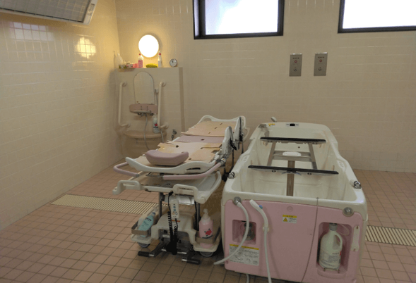 機械浴の設備がある浴室