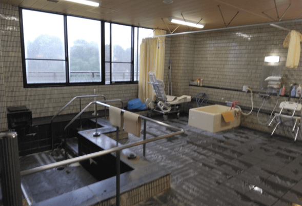 広々とした浴室