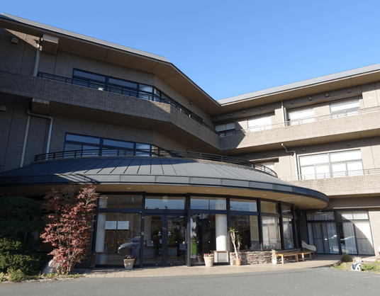 開放的なエントランス