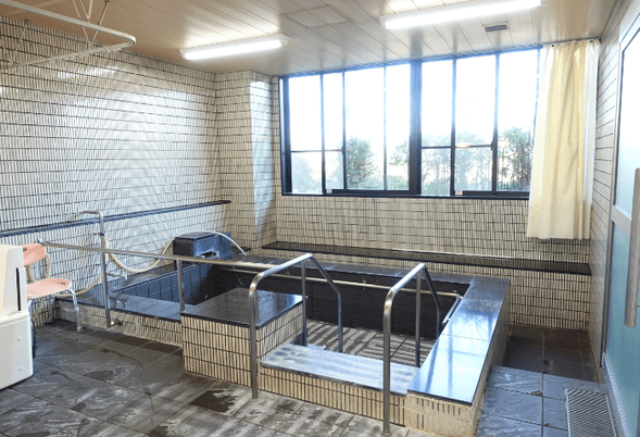 明るい浴室の様子