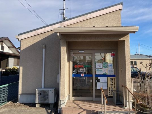 施設の入口外観  