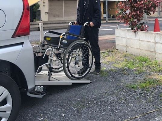 車椅子搬入の様子 だんさ