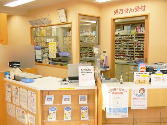 薬局の受付カウンター
