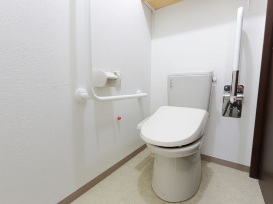 バリアフリー設計のトイレ