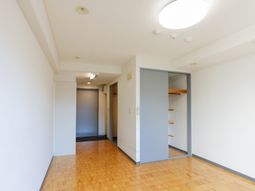 明るい居室の一角