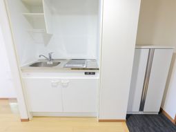 簡潔なキッチン設備