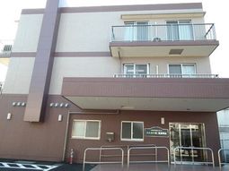 多階層の建物エントランス