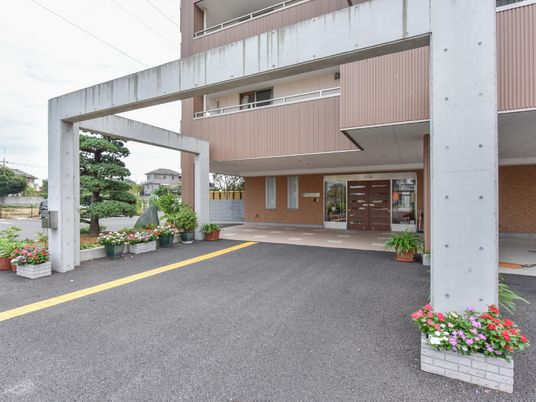 清潔感ある建物入口