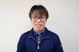 笑顔のスタッフ肖像