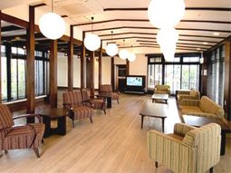 和風デザインの居間空間