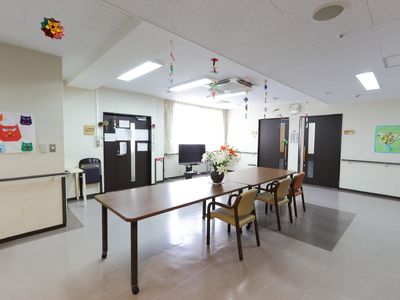 明るい食堂の一角