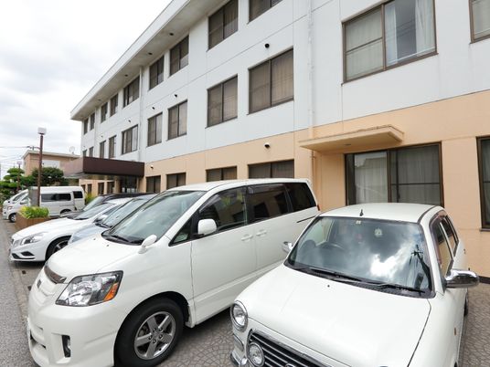広々とした施設の外観
