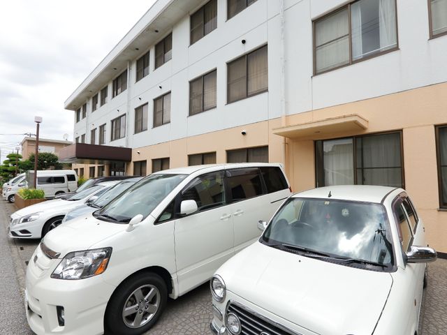 広々とした施設の外観