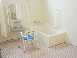 安全な造りの浴室
