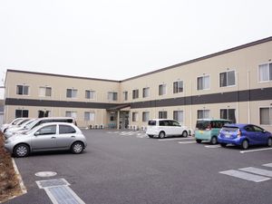 広々した敷地の外観