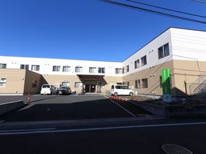 広々とした明るい外観
