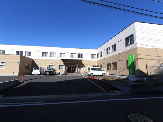 広々とした明るい外観