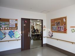 入口付近の賑やかな様子