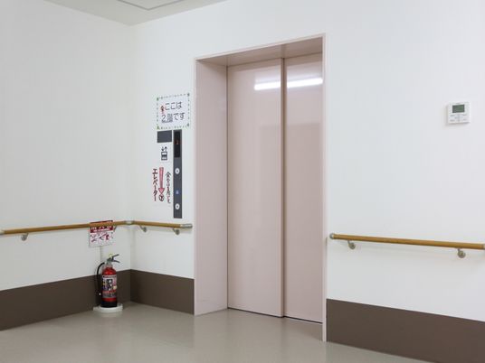 安全な廊下のエレベーター