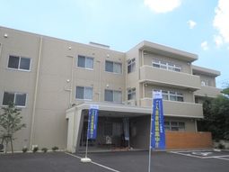 ゆったりした建物の外観