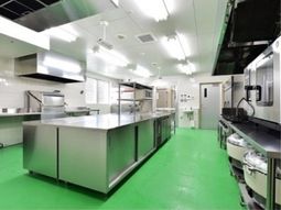 清潔な広いキッチン