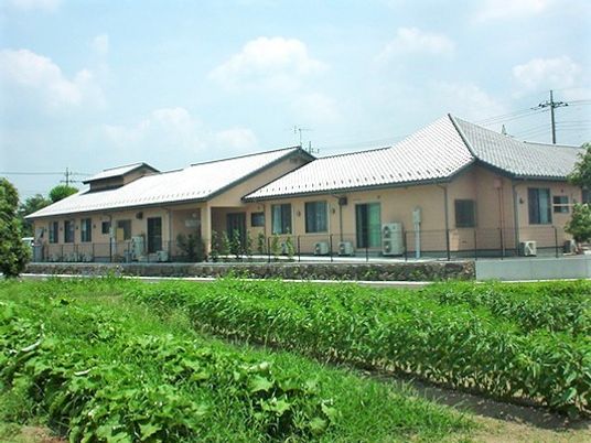 広々とした一階建て外観