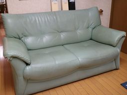 快適な革張りソファ