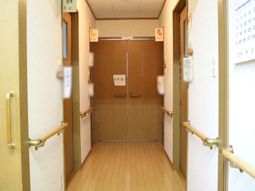 廊下の端正なイメージ