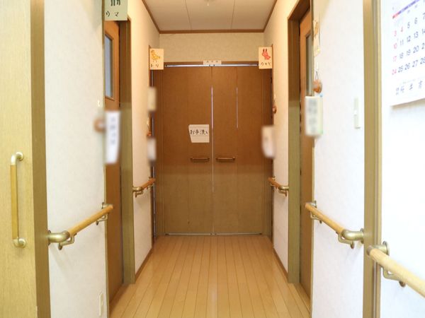 廊下の端正なイメージ