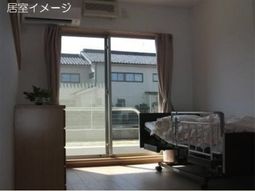 明るい居室の様子
