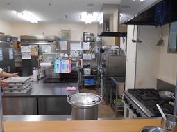 整理されたキッチン設備