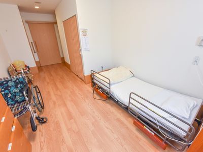 清潔な個室とベッド