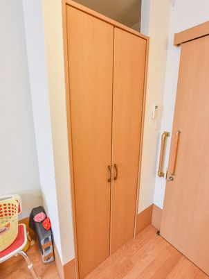 木製のクローゼット扉