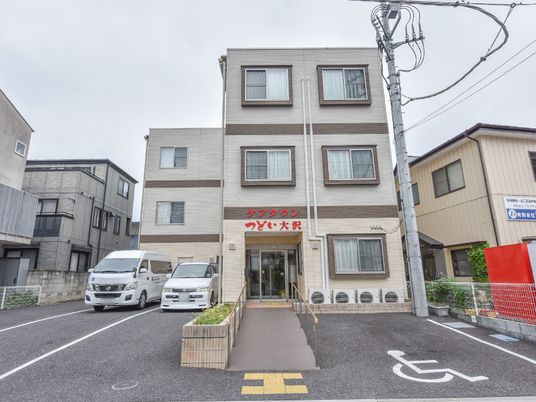 アクセス良好な外観