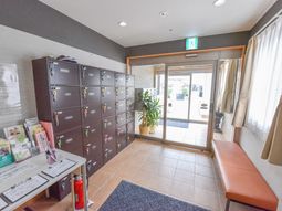 エントランスの整然とした空間