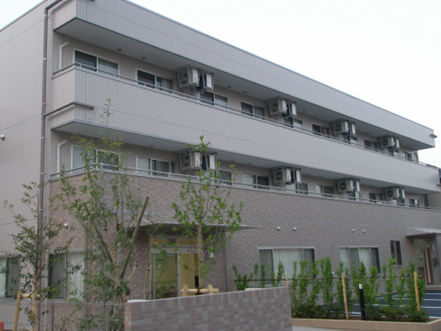 清潔感のある建物外観 清潔感溢れるモダンな建物です。緑あふれる周囲と調和しており、快適な勤務環境が期待できます。