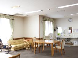 広々とした共有ラウンジ