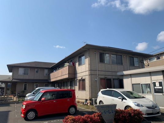 広々とした外観