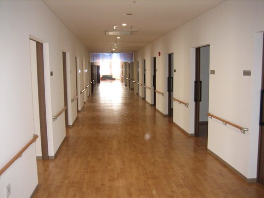 手すり付き廊下  