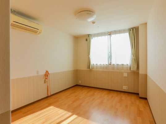 明るい居室の空間