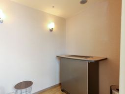 シンプルな洗面台の角部屋