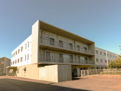 現代的な建物の外観