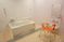 サムネイル 施設の写真 バリアフリー完備で、壁に手すりが取り付けられている浴室
